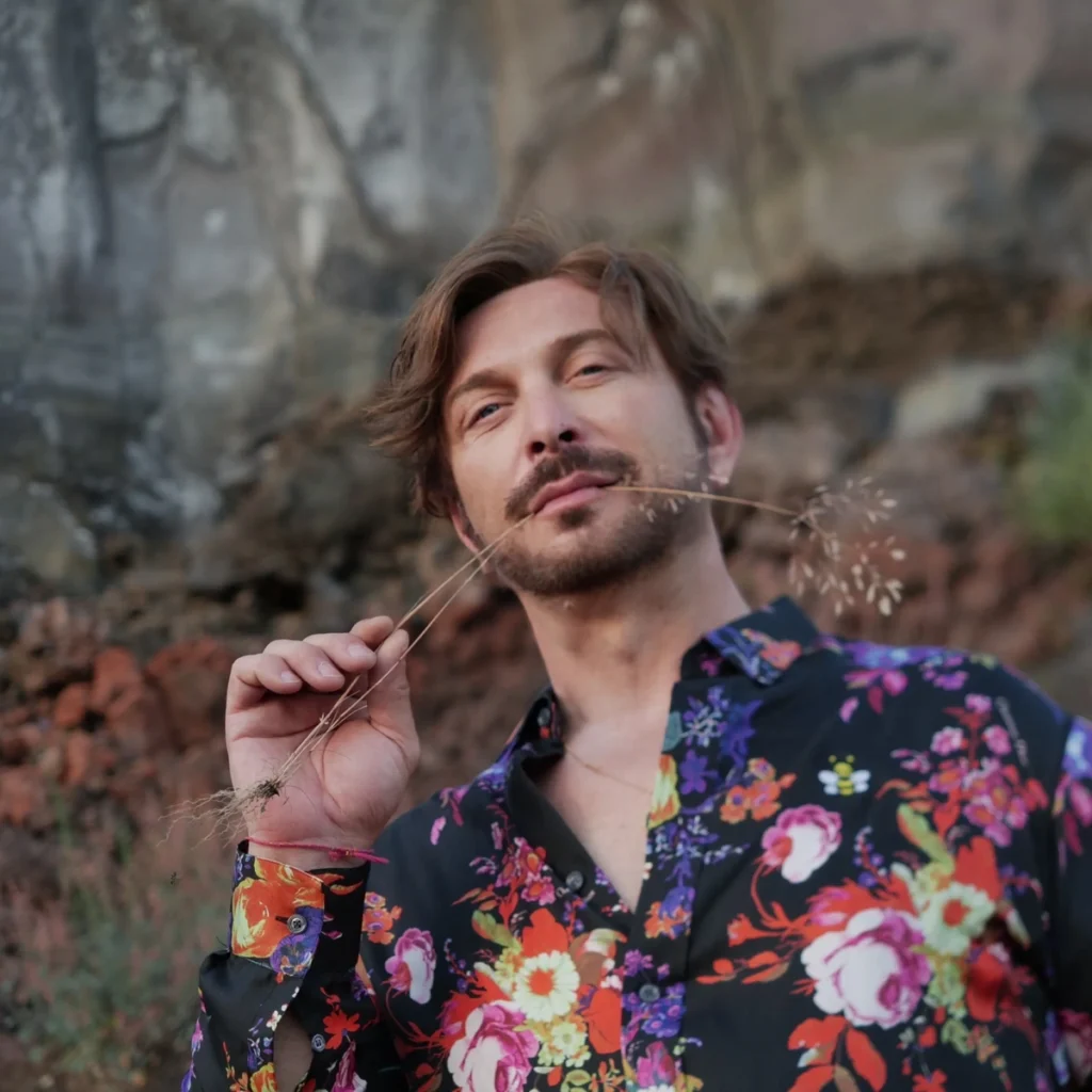Estasi E Veleno Runs on a Programmed Pulse and Giuseppe Cucè Knows Where to Take It